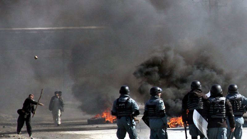 Seis muertos en el segundo día de protestas en Afganistán por la quema de coranes