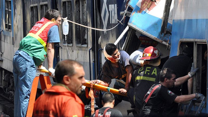 Un accidente de tren en hora punta deja 50 muertos y más de 600 heridos en Buenos Aires