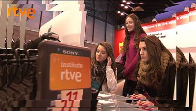 La Infanta Elena inaugura AULA 2012 y visita el stand del  Instituto RTVE