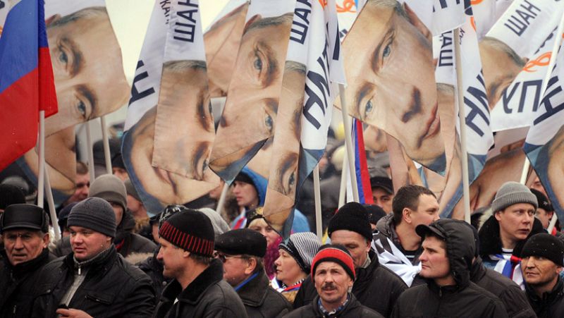 Putin tira de patriotismo para relanzar su candidatura en un multitudinario acto de campaña