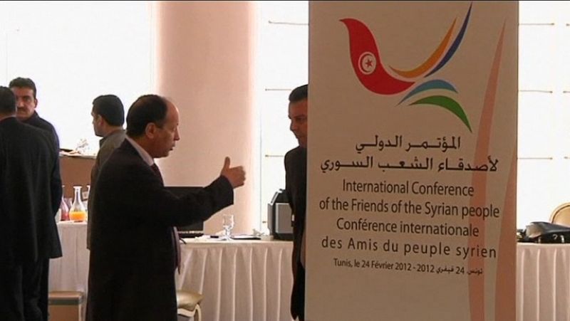 Los "Amigos de Siria" ofrecen una fuerza de paz en Siria mientras los opositores le piden armas