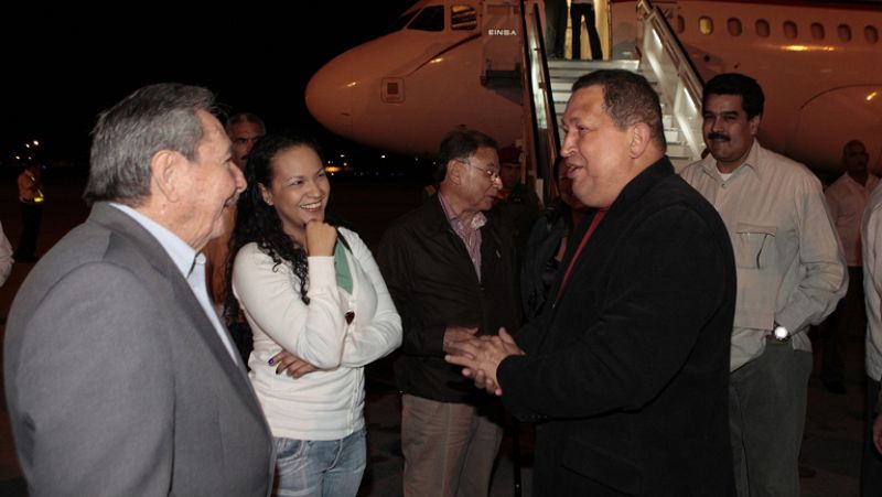 Chávez viaja a Cuba para someterse a una nueva operación y promete volver con "más vida"