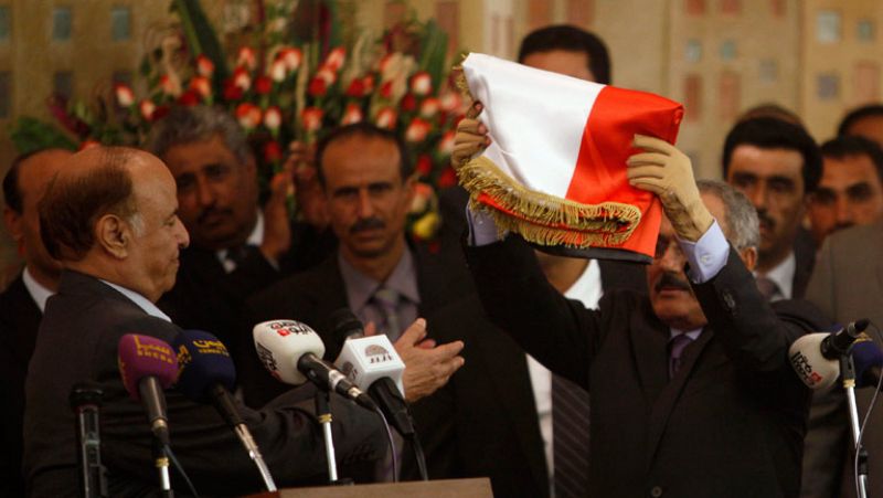Saleh traspasa el poder oficialmente al nuevo presidente yemení