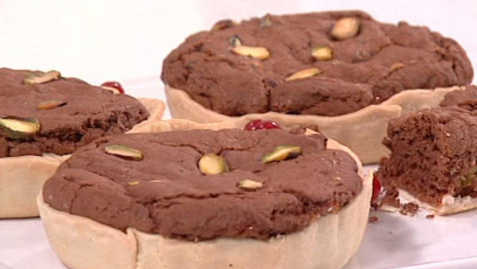 Tartaletas de chocolate y mermelada de naranja