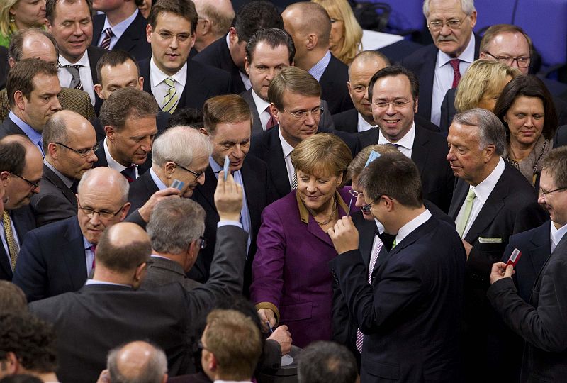 El Parlamento alemán aprueba el segundo rescate a Grecia pese al creciente rechazo a la ayuda