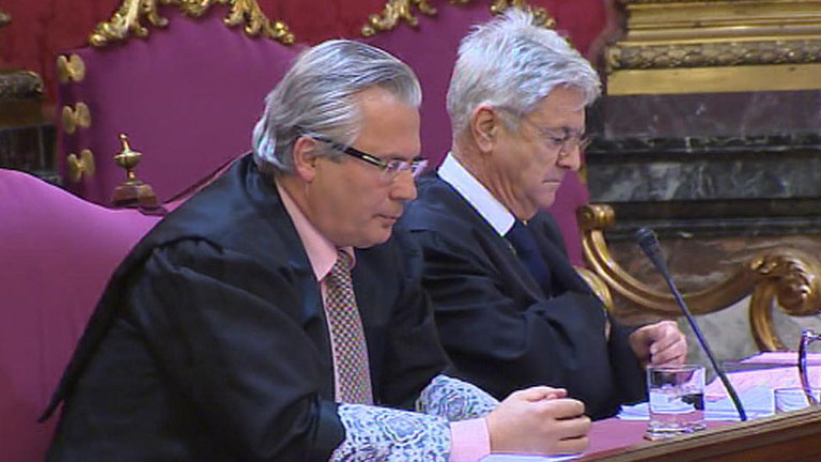 El Tribunal Supremo absuelve a Garzón por intentar investigar los crímenes y las desapariciones del franquismo