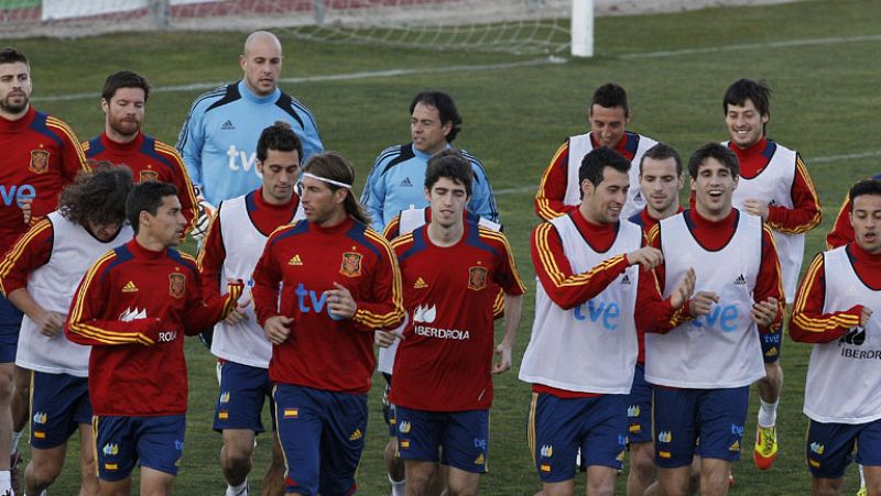 La selección española se entrena sin Negredo ni Xavi
