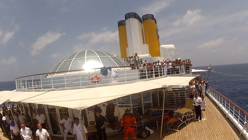 Dos aviones esperan a los pasajeros del Costa Allegra en las Seychelles