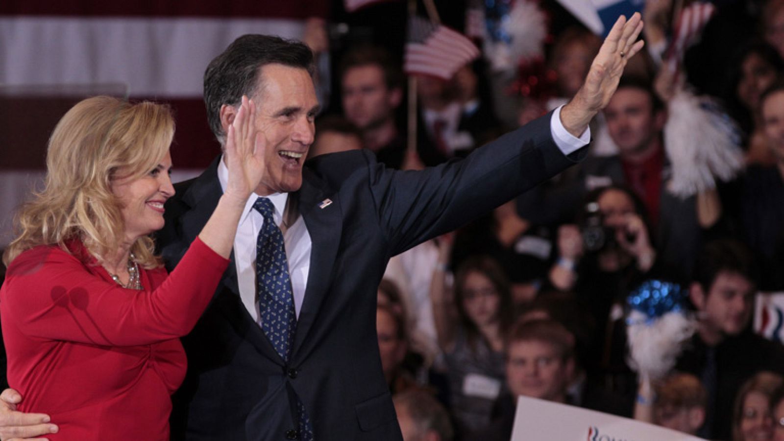 Romney aventaja a Santorum al ganar en Michigan y Arizona