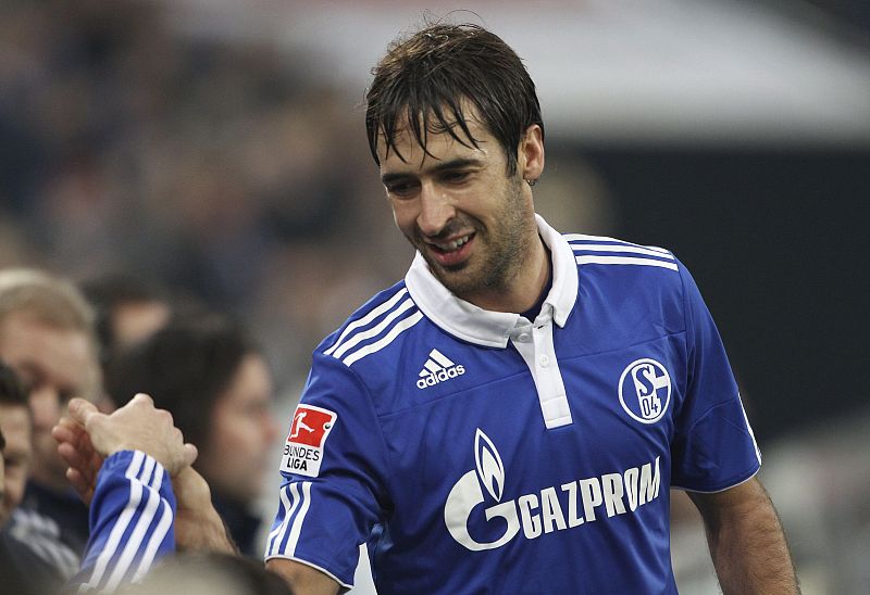 El técnico del Schalke 04 cree que Raúl dejará el equipo a final de temporada