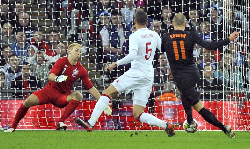 Robben da la victoria a Holanda frente a Inglaterra (2-3)