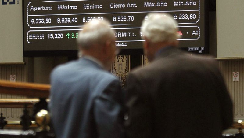 La prima de riesgo española baja a 300 puntos y el interés de los bonos a 10 años es inferior al 5%