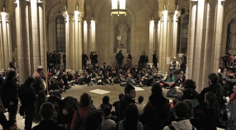 Los estudiantes encerrados en el rectorado de la UB mantendrán la ocupación hasta el sábado