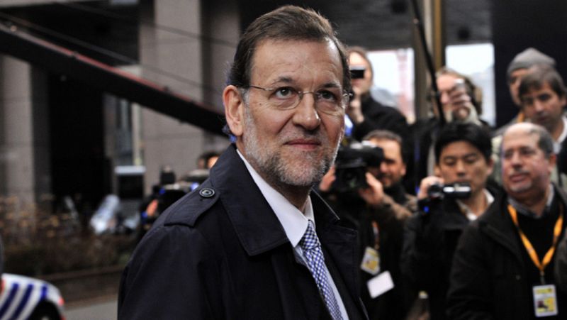 Rajoy dice que los datos del paro "son malos" y el PSOE cree que no funciona la política económica