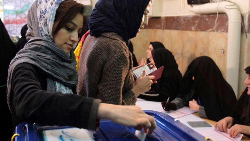 Irán celebra elecciones legislativas en medio de una lucha interna, sanciones y amenazas
