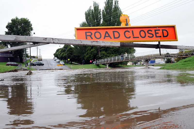 Un muerto y miles de personas evacuadas por las inundaciones que afectan a Australia