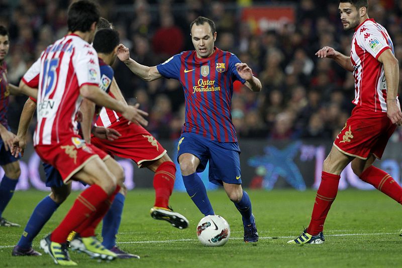 El Barça se aferra a la lucha por la Liga venciendo al Sporting (3-1)