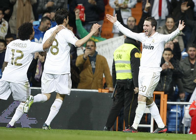 El Madrid se ceba con el Espanyol (5-0) para mantenerse firme en el liderato