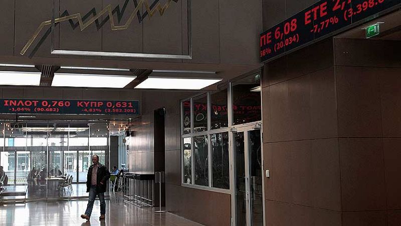 El Ibex 35 sufre la mayor caída en cien días, más del 3%, entre el miedo a la quiebra de Grecia