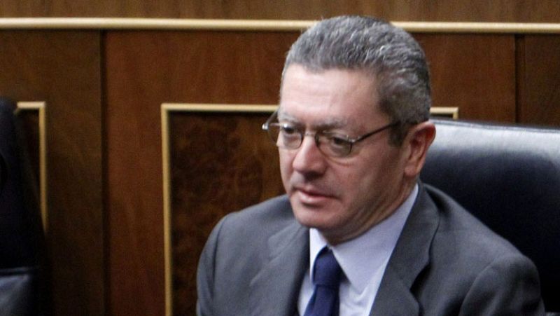 Gallardón denuncia "presión" y una "violencia de género estructural" para obligar a abortar