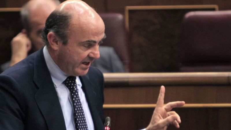 De Guindos adelanta que la inversión pública se reducirá un 40% en 2012