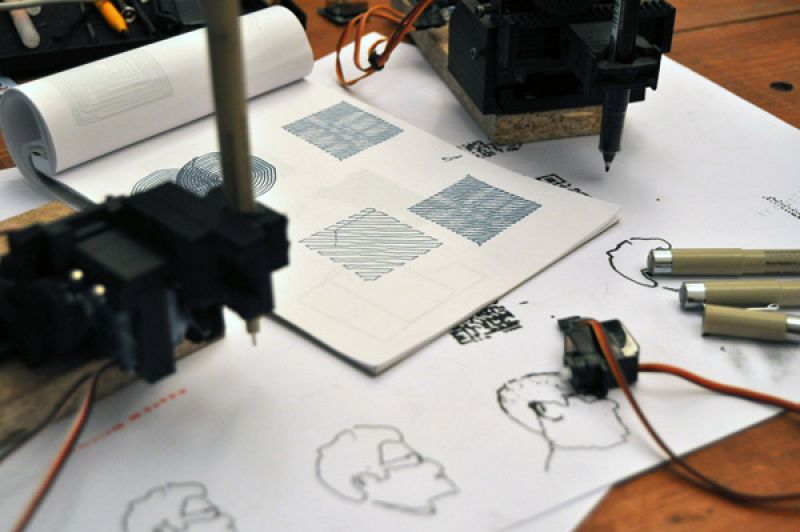 Piccolo, el pequeño robot dibujante de bajo coste