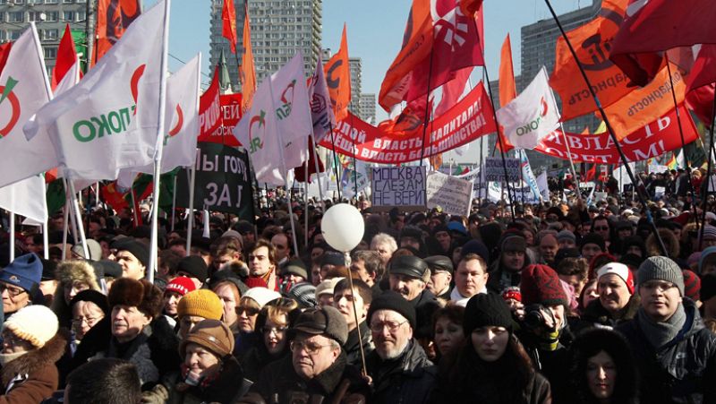 Medio centenar de detenidos en Moscú en la protesta autorizada contra el fraude electoral