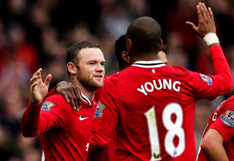 Rooney y el Swansea dan el liderato al Manchester United