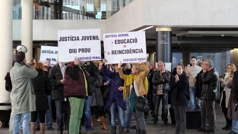 La Generalitat prevé otro recorte salarial del 2% a los funcionarios catalanes en diciembre