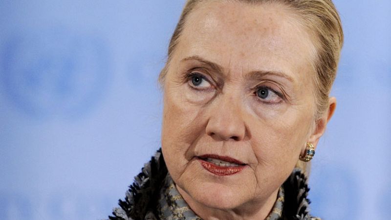 Hillary Clinton condena la "inexplicable" matanza de Kandahar y promete justicia