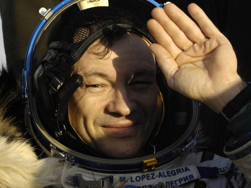 El astronauta Miguel López Alegría deja la NASA