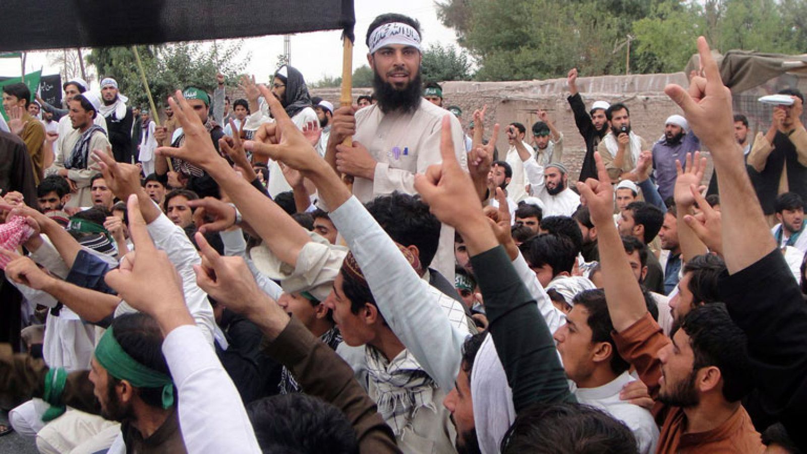 Los talibanes atacanla delegación afgana