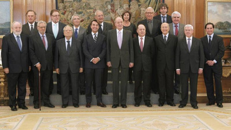 El rey recibe en la Zarzuela a los directores históricos de Radio Nacional de España