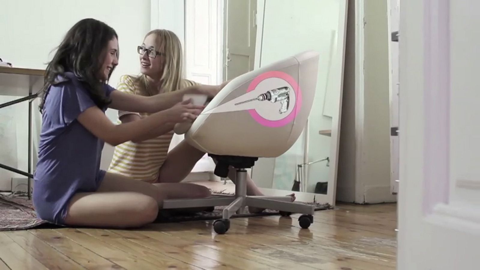 Amatria - Manual for bored girls | Ver