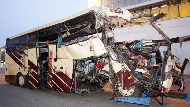 Al menos 28 muertos, 22 de ellos niños, en un accidente de autobús en Suiza