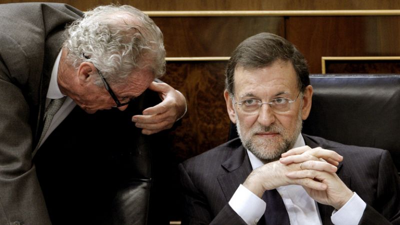 Rajoy ve el 5,3% "asequible" e insinúa que Zapatero engañó a la CE sobre el déficit de 2011