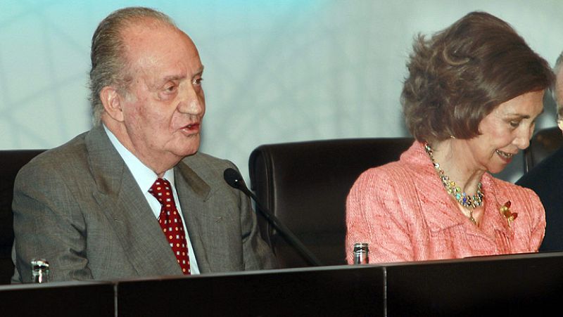 El rey Juan Carlos alude al desempleo juvenil y dice que le "quita el sueño"