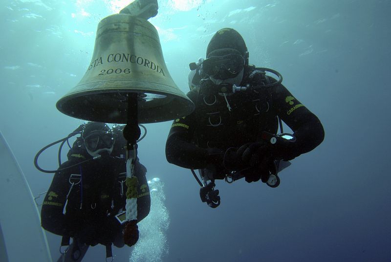 Ladrones submarinos roban la campana del Costa Concordia
