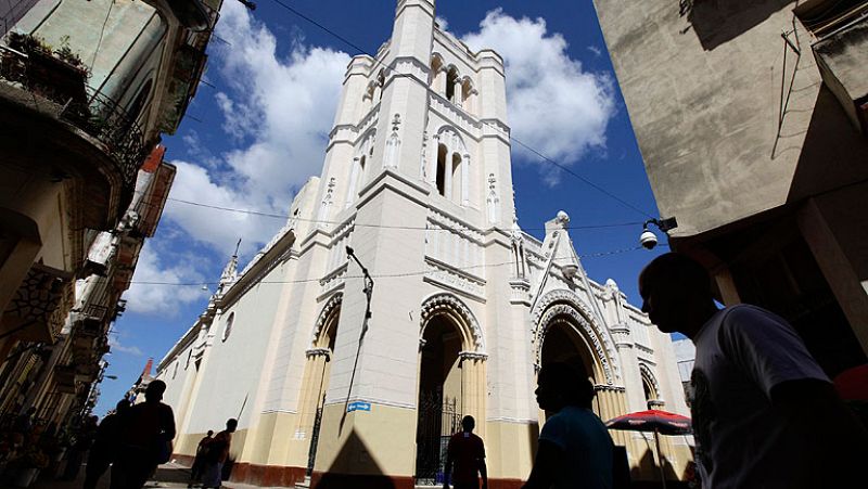 Polémica en Cuba tras el encierro de 13 disidentes en una iglesia a pocos días de la llegada del papa