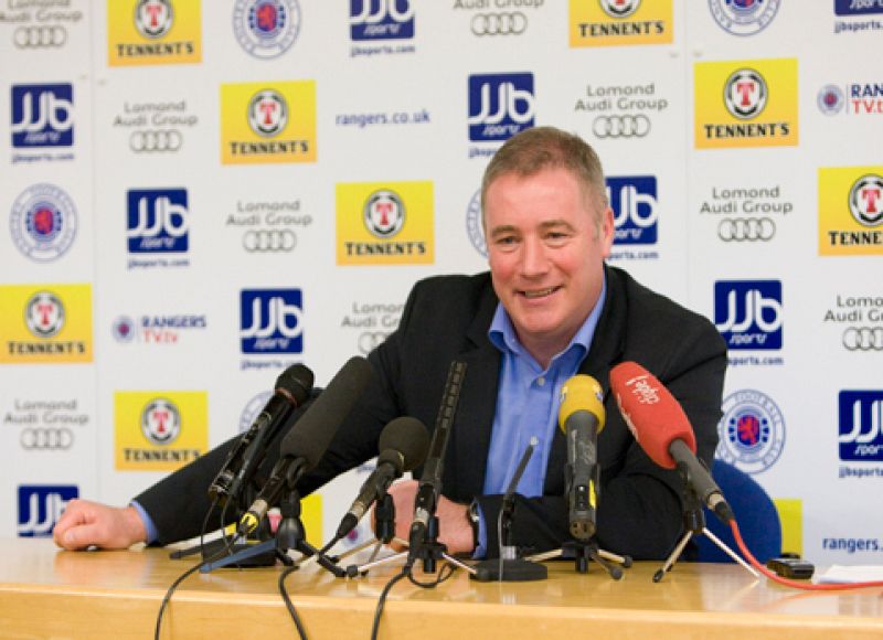 El entrenador del Glasgow Rangers confía en la salvación del club