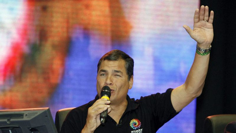 Correa dice en Murcia que Ecuador tiene "los brazos abiertos" para recibir compatriotas