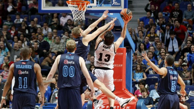 El Bizkaia fastidia el debut de Trifón Poch en el banquillo del Estudiantes
