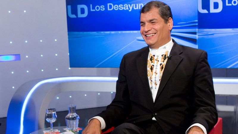 Correa: "Son los medios de comunicación los que persiguen a los políticos"