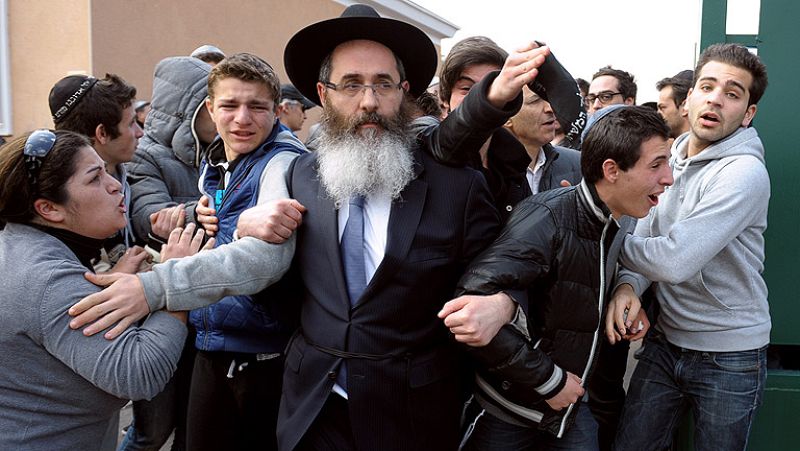 El Gobierno francés ve a un "asesino frío" detrás de la matanza de Toulouse por llevar una cámara