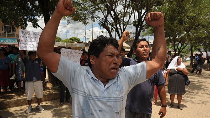Una decena de heridos tras enfrentamientos entre mineros ilegales y la policía al sur de Lima