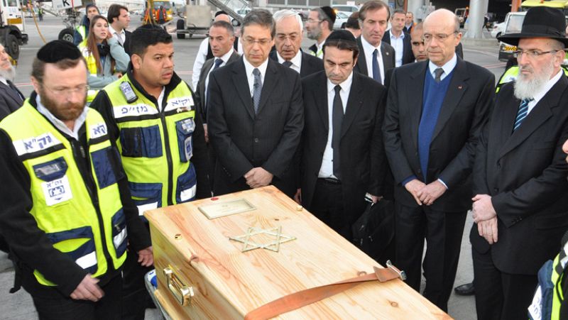 Miles de personas asisten a los funerales por las víctimas del atentado de Toulouse