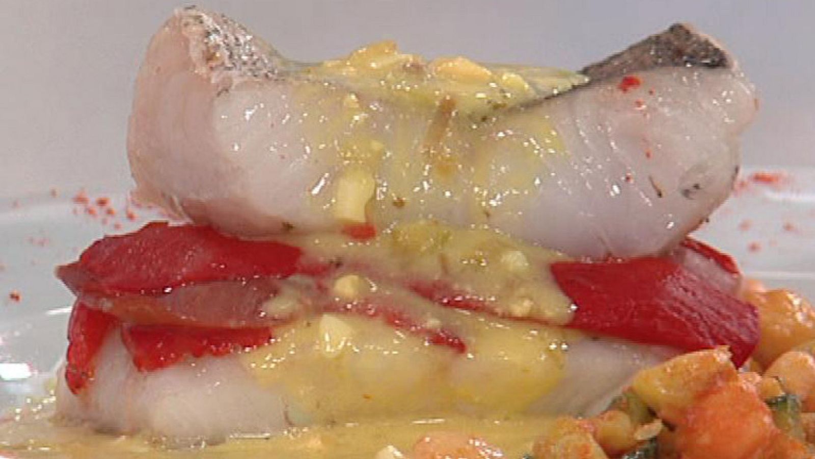 Filetes de pescadilla rellena con salteado de garbanzos y calabacín