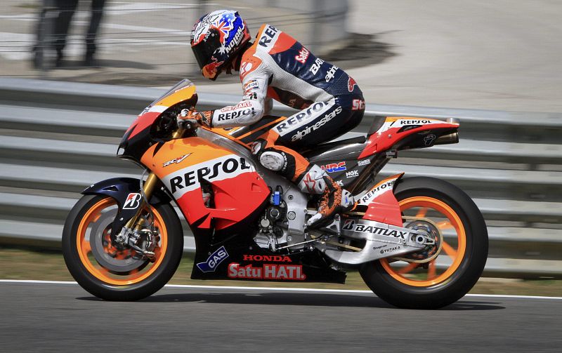 Stoner vuela en Jerez por delante de Lorenzo y Pedrosa