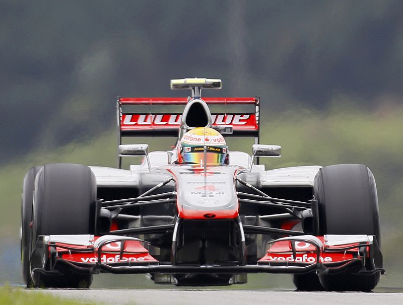 Hamilton vuelve a conseguir la 'pole' en Sepang y Alonso se queda octavo