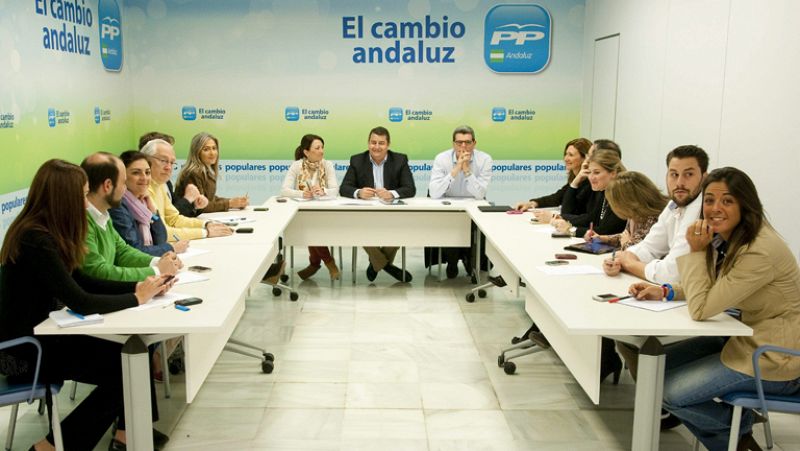PSOE e IU preparan negociaciones en Andalucía y Asturias y el PP analiza su amarga victoria